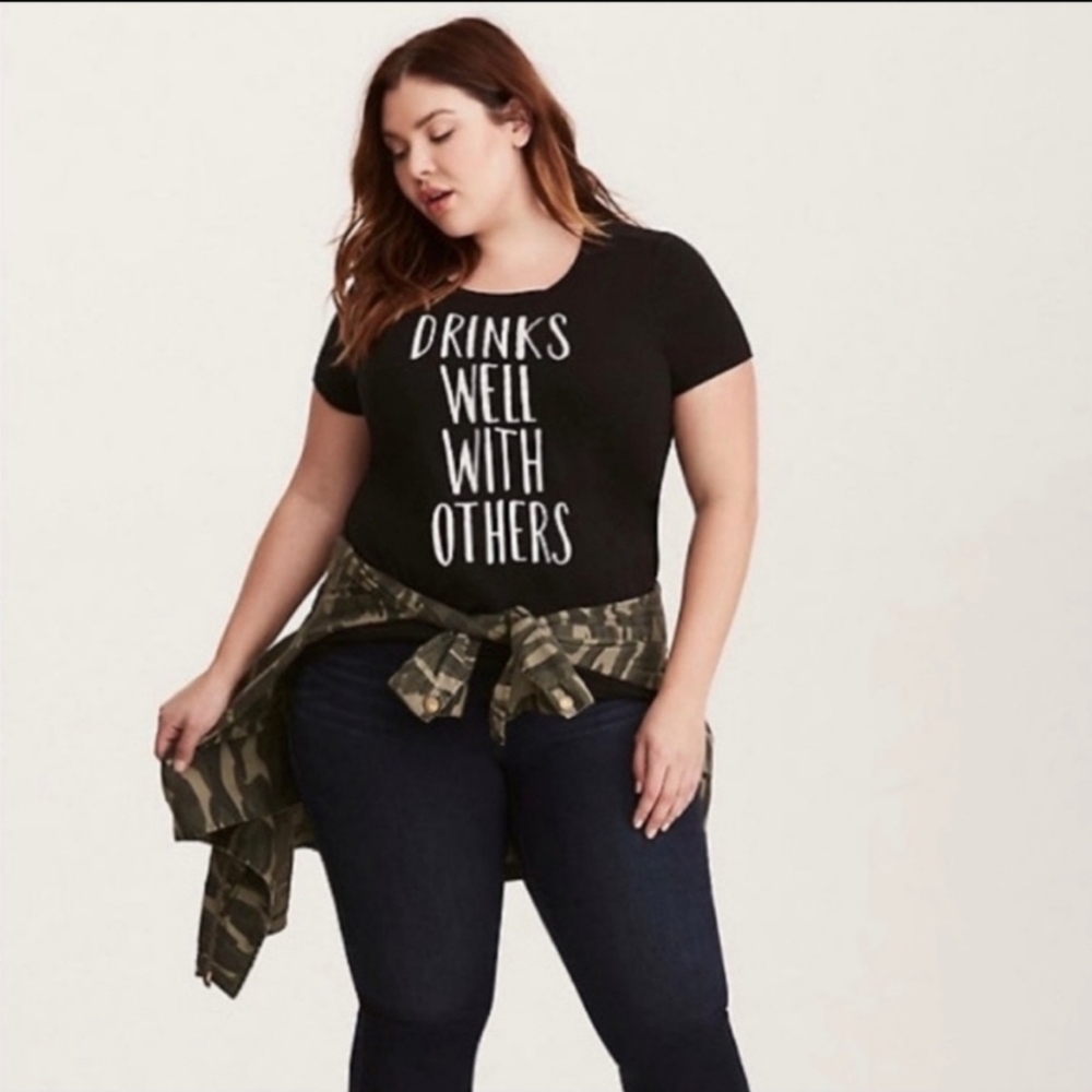 Torrid "Drinks Well With Others" Tee, sz 00